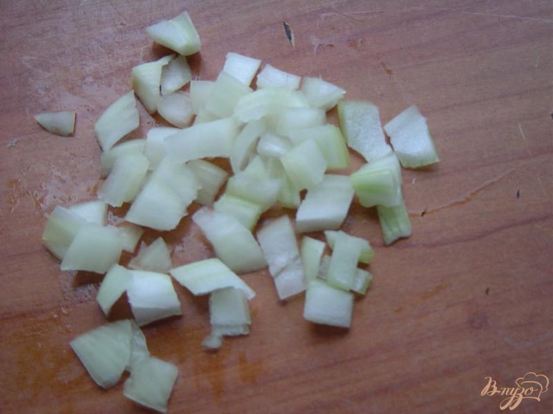 Фото приготовление рецепта: Овощной салат с тунцом шаг №3