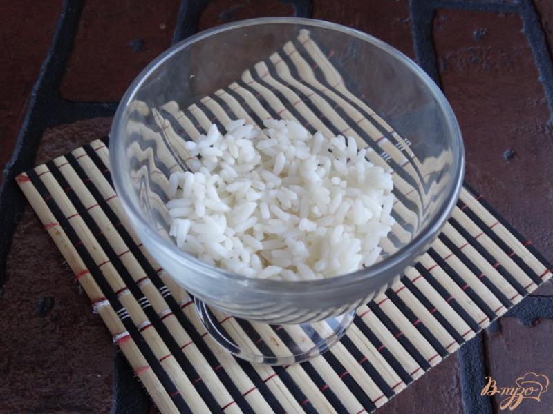 Фото приготовление рецепта: Салат с тунцом и рисом шаг №1