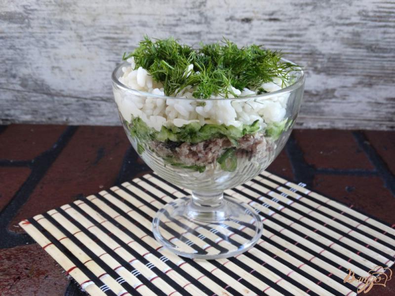 Фото приготовление рецепта: Салат с тунцом и рисом шаг №7