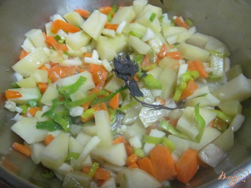 Фото приготовление рецепта: Овощной суп с горошком и ньокки шаг №2