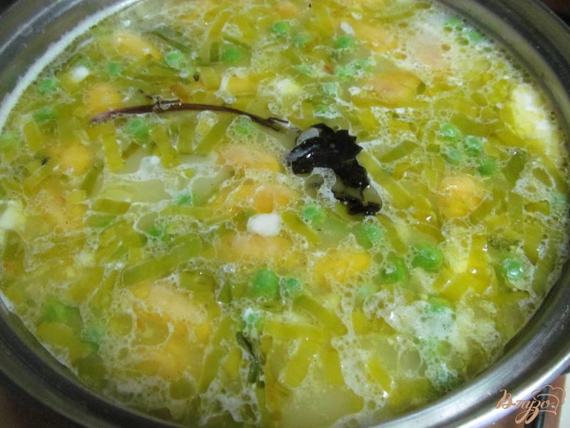 Фото приготовление рецепта: Овощной суп с горошком и ньокки шаг №5