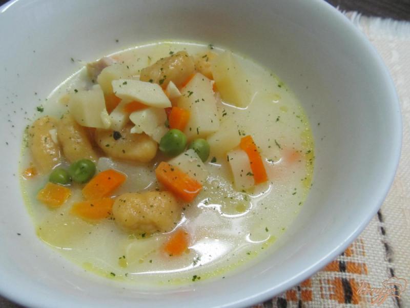 Фото приготовление рецепта: Овощной суп с горошком и ньокки шаг №6