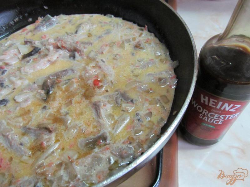 Фото приготовление рецепта: Соус из отваренного мяса и грибов шаг №6