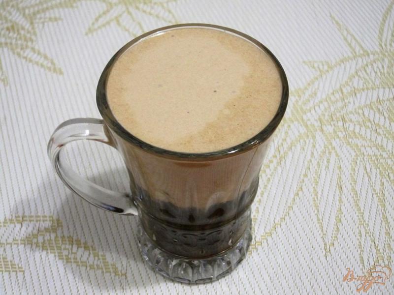 Фото приготовление рецепта: Кофе со сливками и шоколадом шаг №8