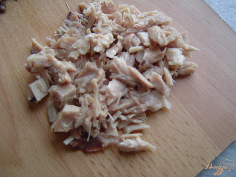 Фото приготовление рецепта: Жульен с курицей, грибами и баклажанами шаг №1