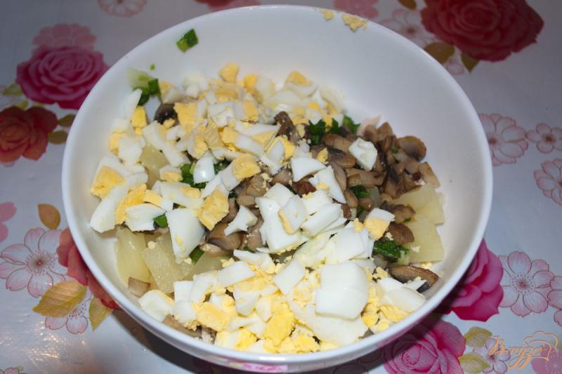 Фото приготовление рецепта: Салат с индейкой и ананасами шаг №5