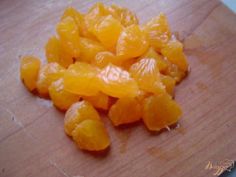 Фото приготовление рецепта: Салат фруктовый с мандаринами, хурмой, бананами и киви шаг №1