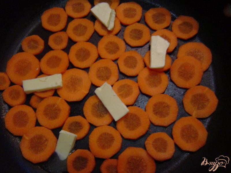 Фото приготовление рецепта: Десертный салат с морковью, яблоком, гранатом и сухофруктами шаг №1