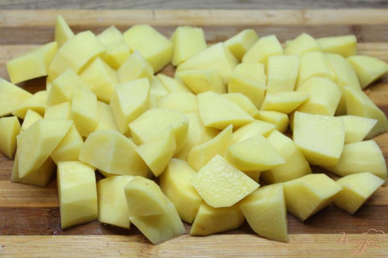 Фото приготовление рецепта: Картофель с яблоком и шафраном в духовке шаг №1