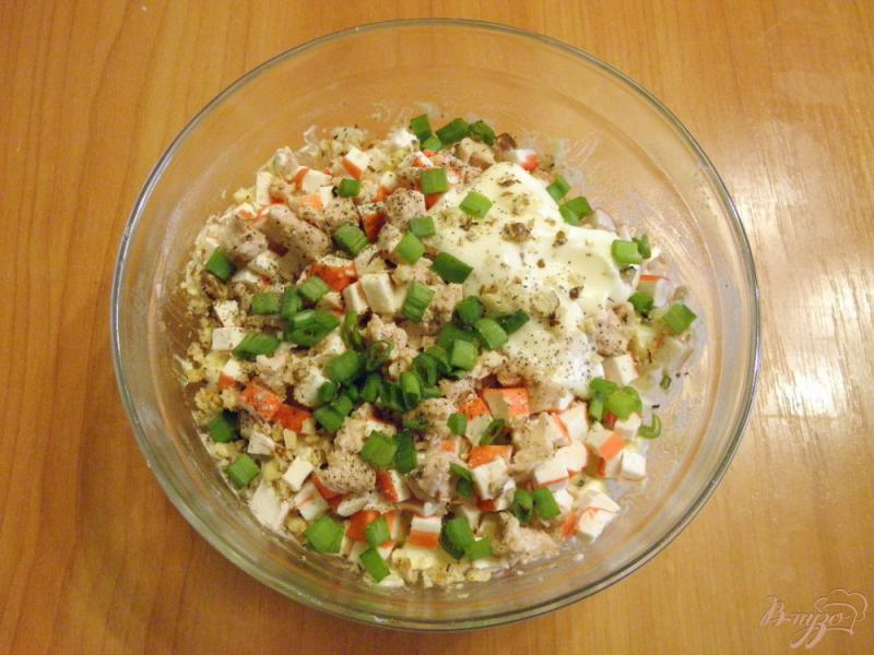 Фото приготовление рецепта: Салат из морепродуктов шаг №6