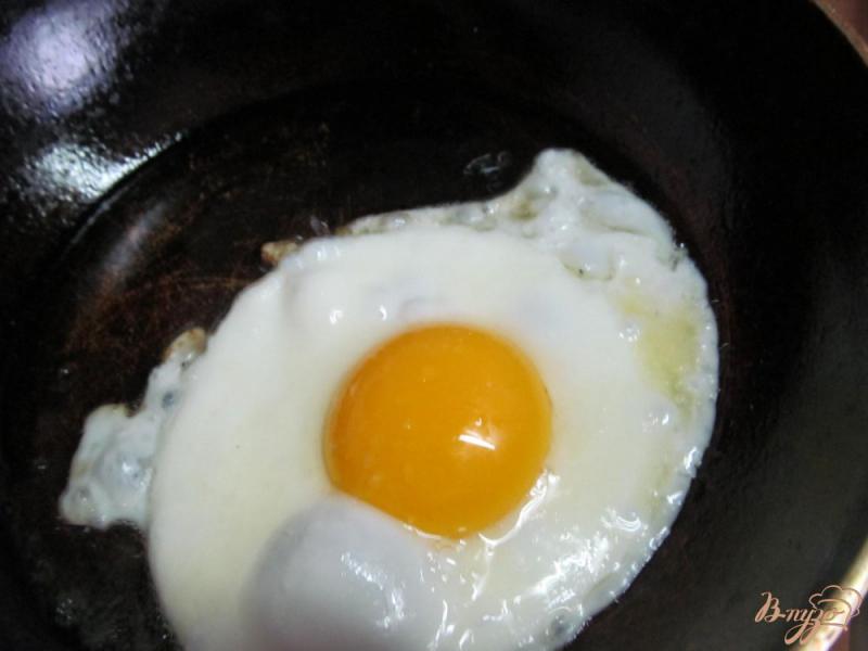 Фото приготовление рецепта: Полента с яйцом и сыром шаг №5