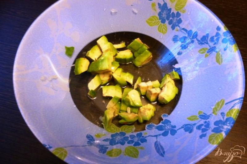 Фото приготовление рецепта: Салат со свеклой и авокадо шаг №1