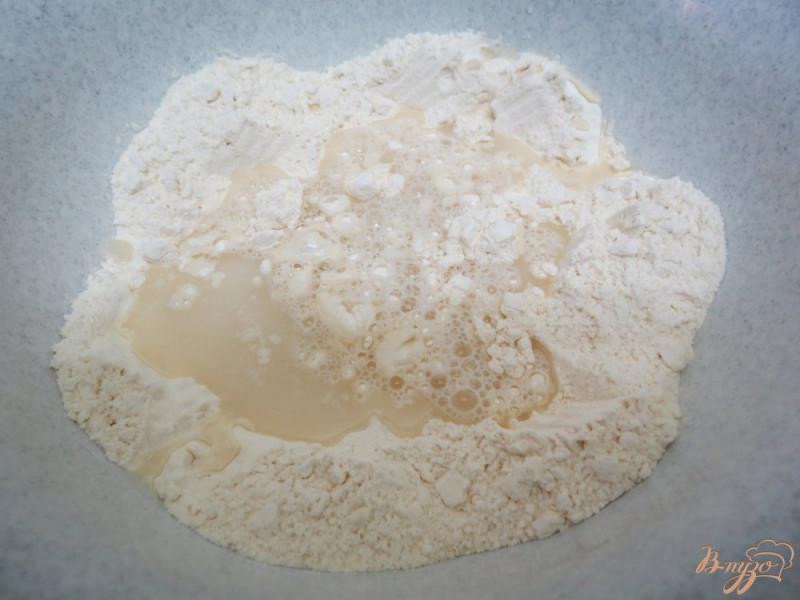 Фото приготовление рецепта: Чебуреки с мясом и грибами шаг №3