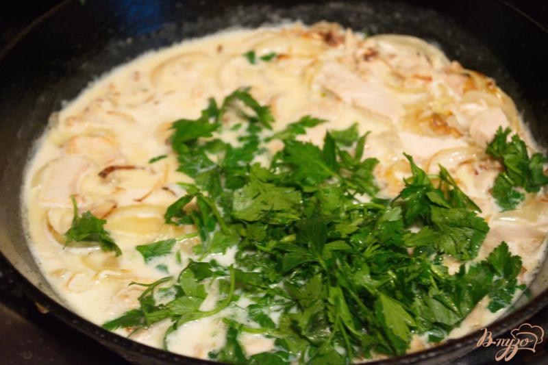 Фото приготовление рецепта: Итальянские ньокки со сливочно-мясным соусом шаг №11