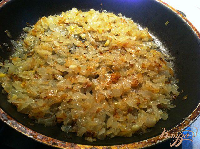 Фото приготовление рецепта: Салат с рисом и тунцом шаг №2