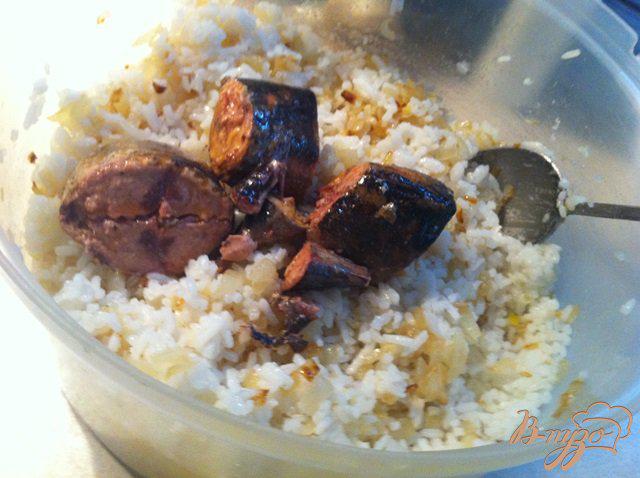 Фото приготовление рецепта: Салат с рисом и тунцом шаг №5