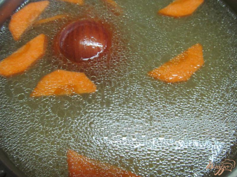 Фото приготовление рецепта: Суп из овощей с кукурузной крупой шаг №2