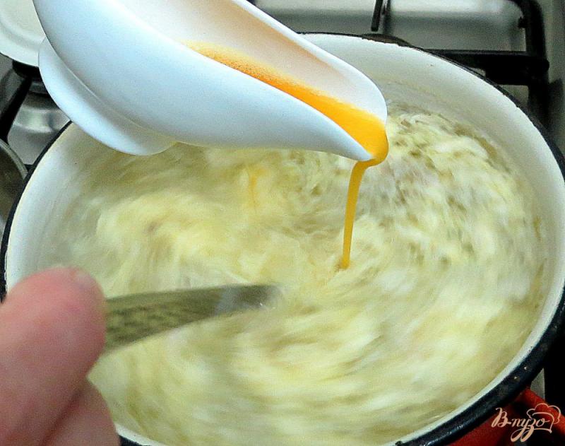 Фото приготовление рецепта: Чеснечка - чешский чесночный суп (Česnečka) шаг №8