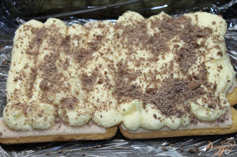 Фото приготовление рецепта: Аля - тирамису с творогом, бананом и сникерсом шаг №7