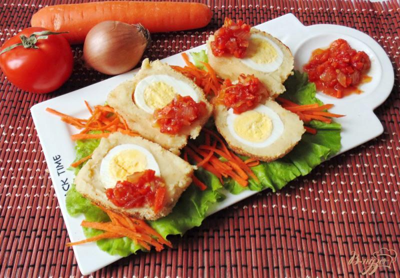 Фото приготовление рецепта: Картофельные зразы с яйцом и карамелизированными овощами шаг №10