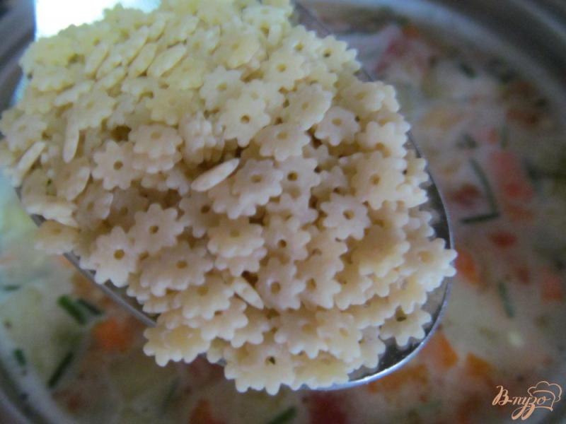 Фото приготовление рецепта: Суп с кукурузной крупой и замороженными овощами шаг №6