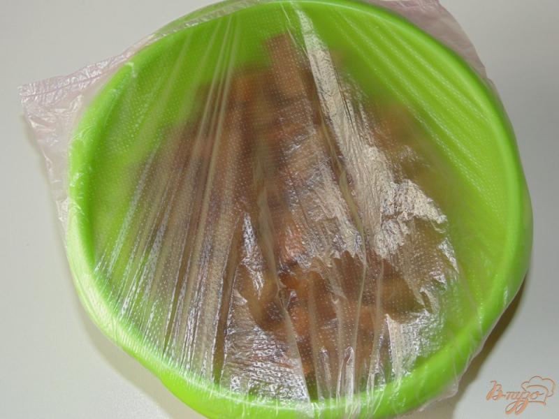 Фото приготовление рецепта: Домашние сухарики из ржаного хлеба с чесноком шаг №5