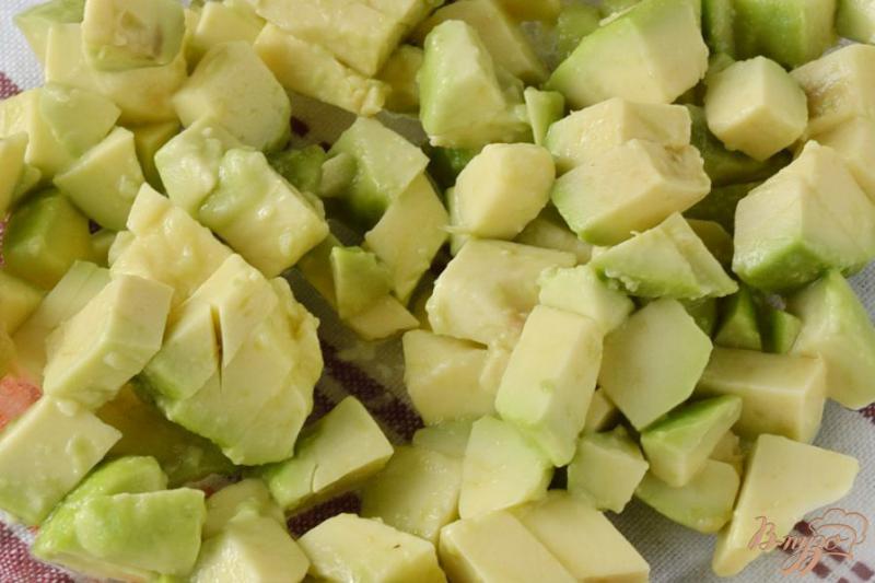 Фото приготовление рецепта: Салат с авокадо шаг №1