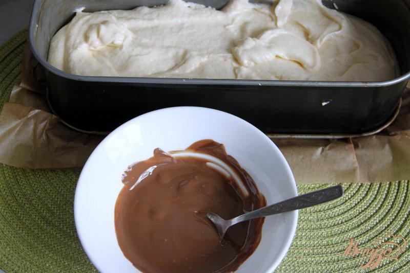Фото приготовление рецепта: Мраморный кекс с шоколадом шаг №10