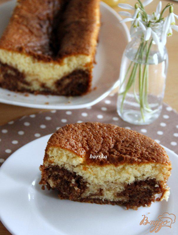 Фото приготовление рецепта: Мраморный кекс с шоколадом шаг №13