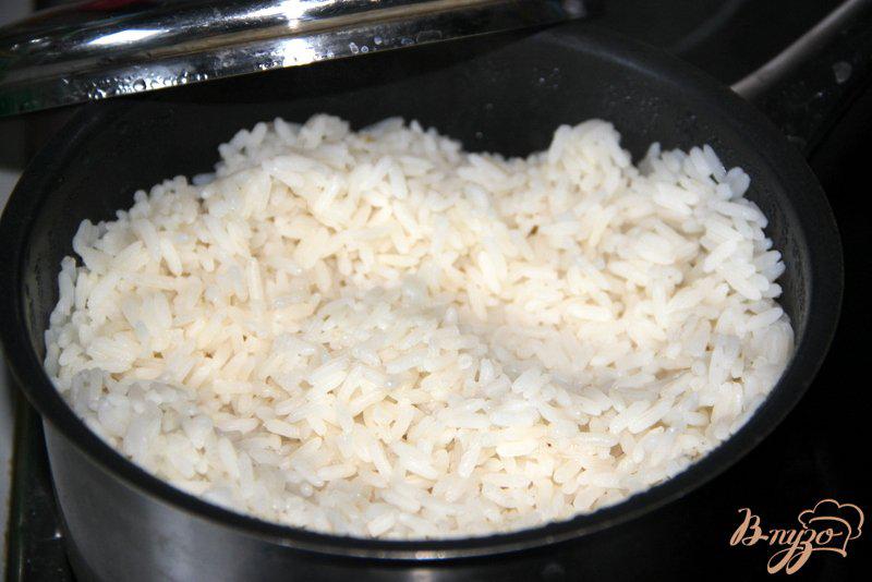 Фото приготовление рецепта: Салат из риса и тунца шаг №1
