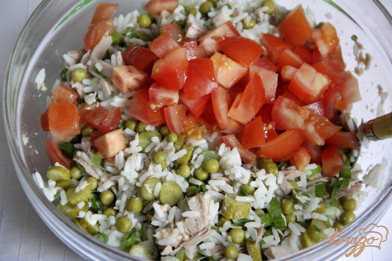 Фото приготовление рецепта: Салат из риса и тунца шаг №4