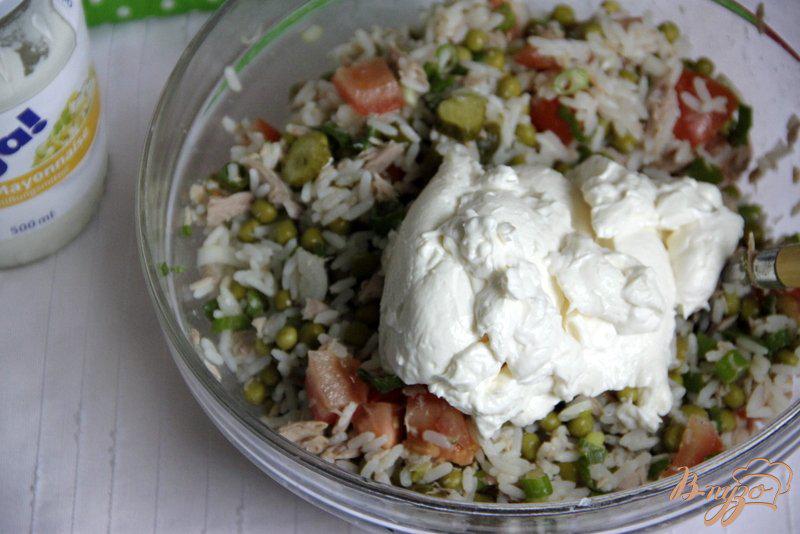 Фото приготовление рецепта: Салат из риса и тунца шаг №5