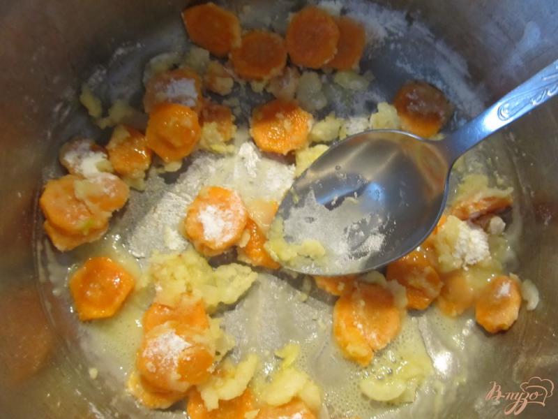 Фото приготовление рецепта: Суп-пюре из брокколи с сухариками шаг №3