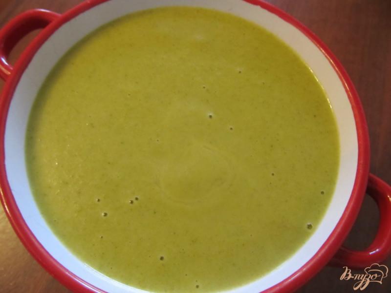 Фото приготовление рецепта: Суп-пюре из брокколи с сухариками шаг №10