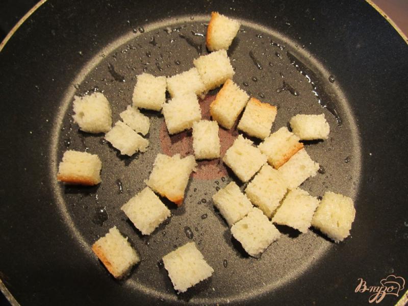 Фото приготовление рецепта: Суп-пюре из брокколи с сухариками шаг №7