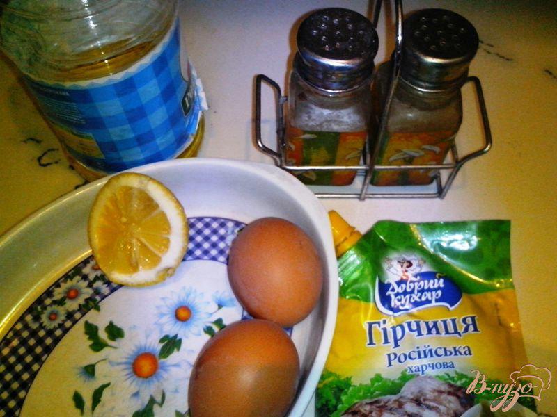 Фото приготовление рецепта: Майонез из двух видов яиц шаг №1