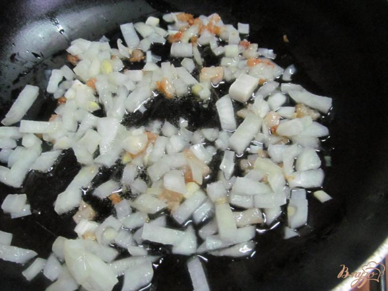 Фото приготовление рецепта: Солянка с грибами и кукурузной крупой шаг №5