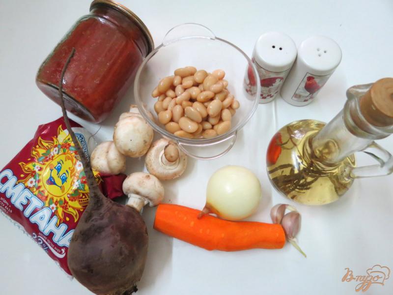 Фото приготовление рецепта: Свекольник с фасолью и грибами шаг №1