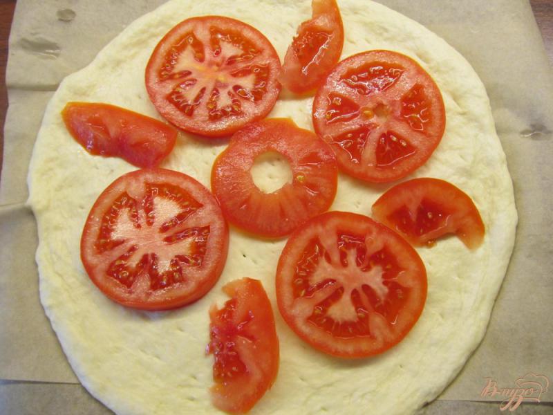 Фото приготовление рецепта: Вегетарианская пицца с грибами шаг №6