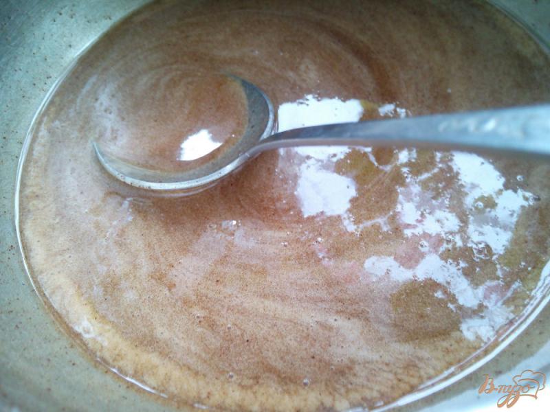 Фото приготовление рецепта: Пряники медово-шоколадные с глазурью шаг №2