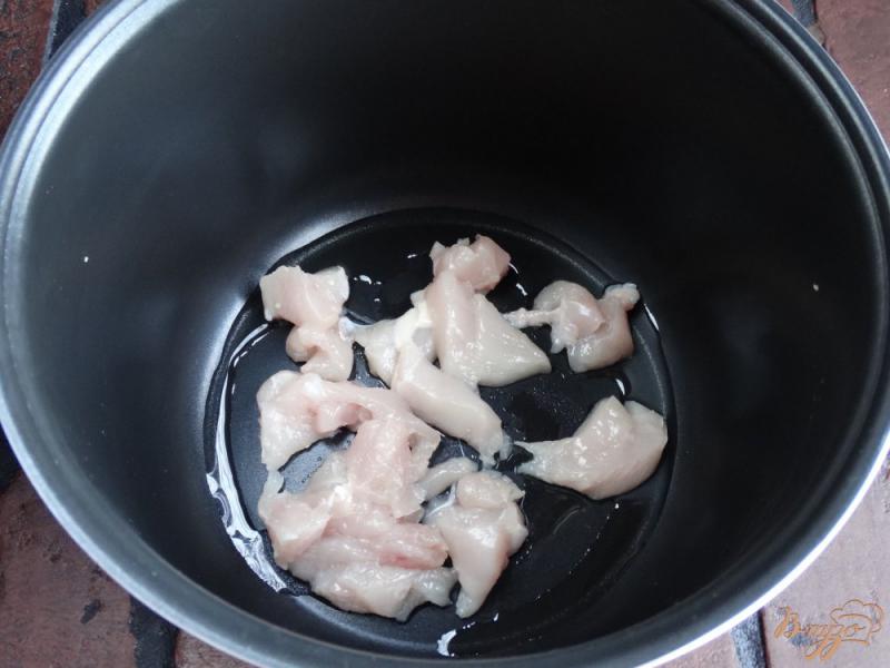 Фото приготовление рецепта: Суп-гуляш с куриной грудкой в мультиварке шаг №1