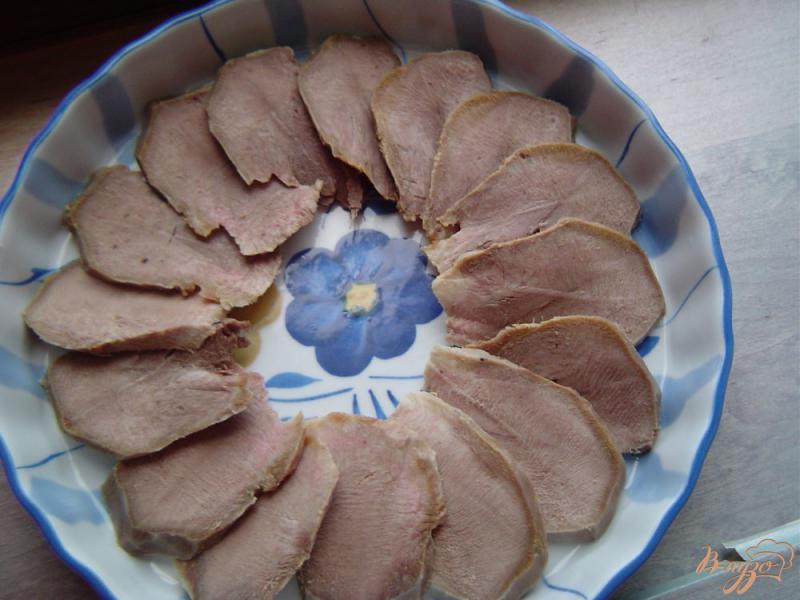 Фото приготовление рецепта: Праздничное заливное из свиного языка шаг №3