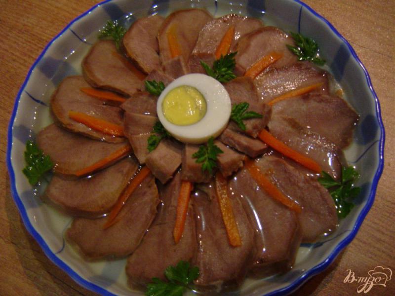 Фото приготовление рецепта: Праздничное заливное из свиного языка шаг №4