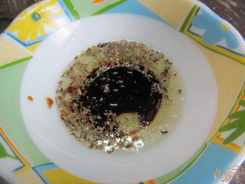Фото приготовление рецепта: Салат из семги с сухариками шаг №3