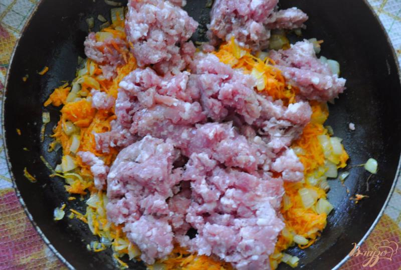 Фото приготовление рецепта: Лапша с мясным томатным соусом шаг №2