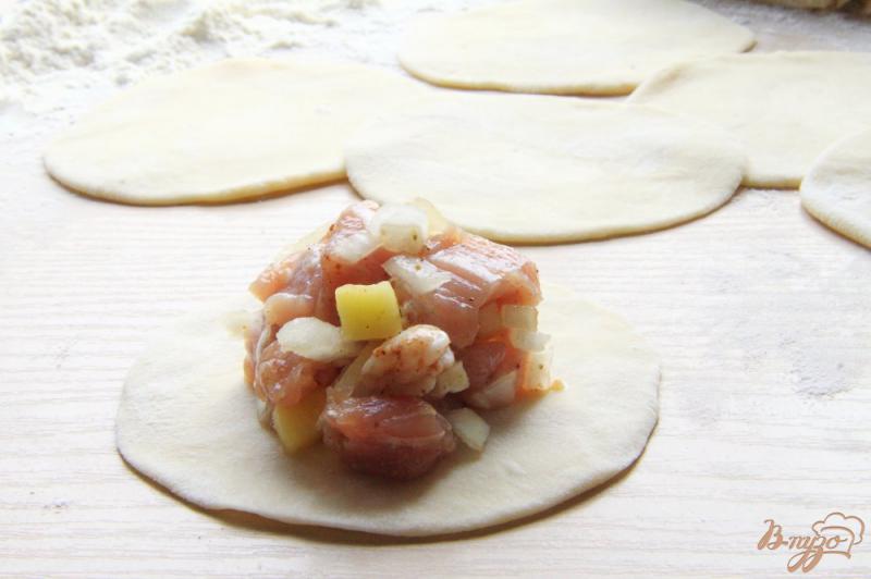 Фото приготовление рецепта: Манты с рубленным мясом и картофелем шаг №11