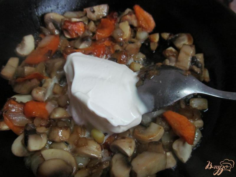 Фото приготовление рецепта: Картофельные клецки с грибами и курицей шаг №7