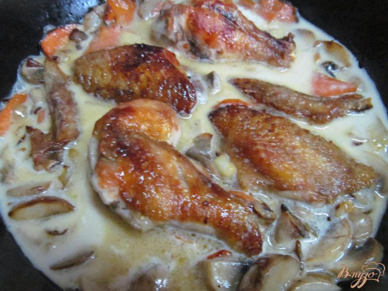 Фото приготовление рецепта: Картофельные клецки с грибами и курицей шаг №8