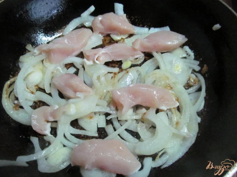 Фото приготовление рецепта: Пирог из лаваша с начинкой из мяса курицы и грибами шаг №1