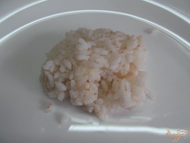 Фото приготовление рецепта: Салат из свеклы с рисом и черносливом шаг №3